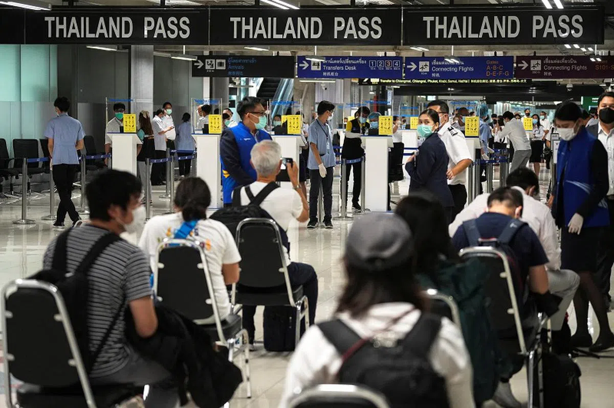 10月起，泰国取消入境旅客须出示疫苗接种证明或阴性检测结果的要求。（路透社）