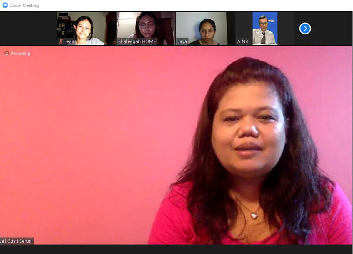  莉雅妮上周五晚（4日）在长达一小时的线上记者会通过翻译员接受媒体访问。（海峡时报） 