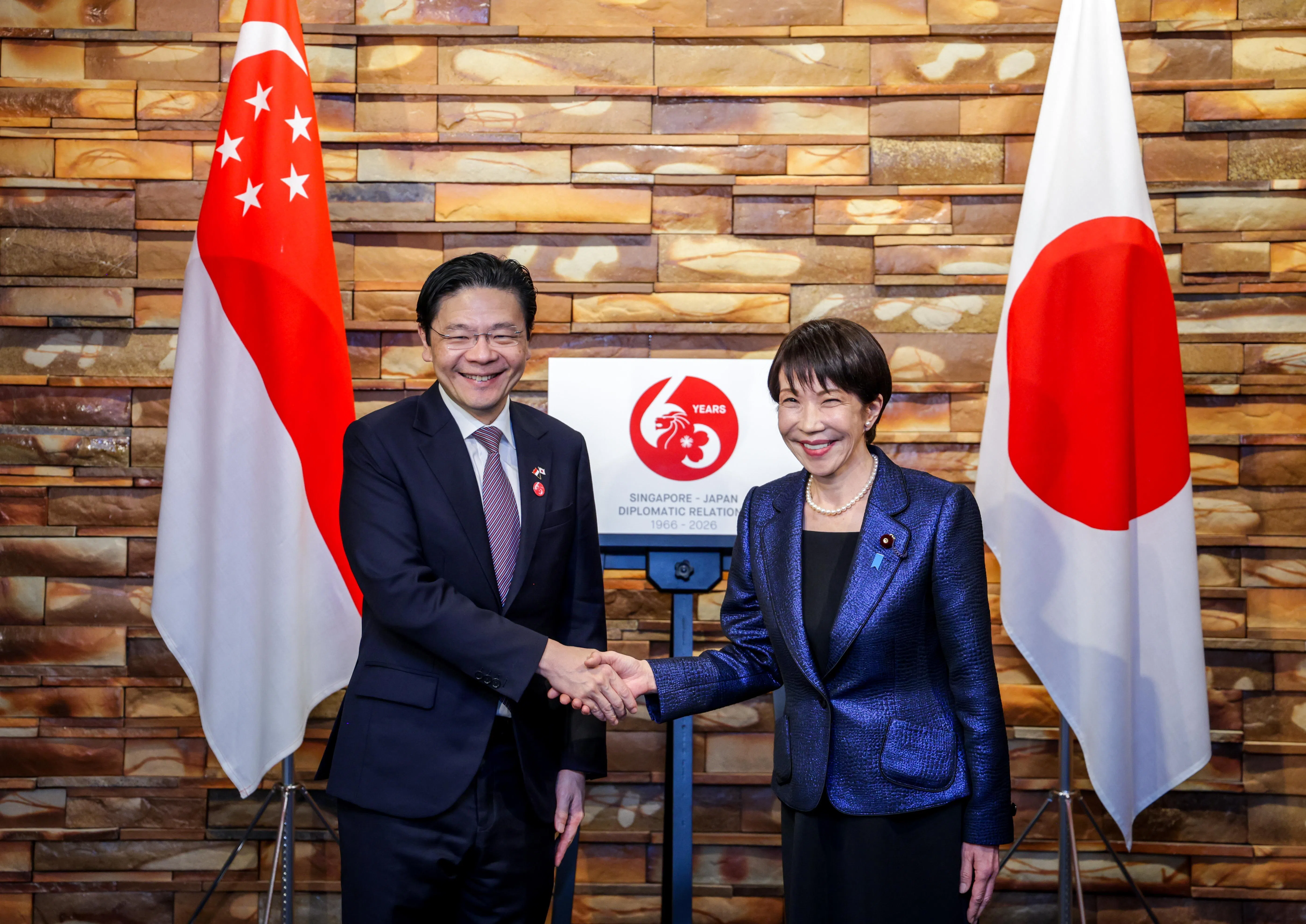 新加坡总理兼财政部长黄循财（左）2026年3月18日在日本会见日本首相高市早苗。