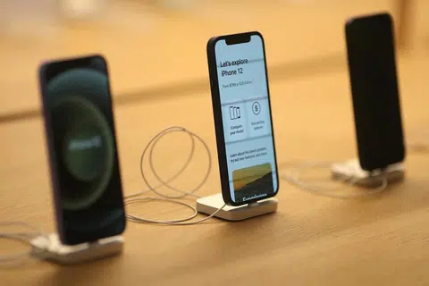 iPhone 12系列于2020年在新加坡首次上架。（路透社）