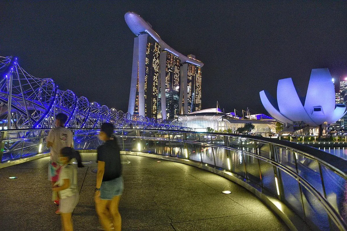 新加坡滨海湾金沙一带的璀璨夜景。（海峡时报）