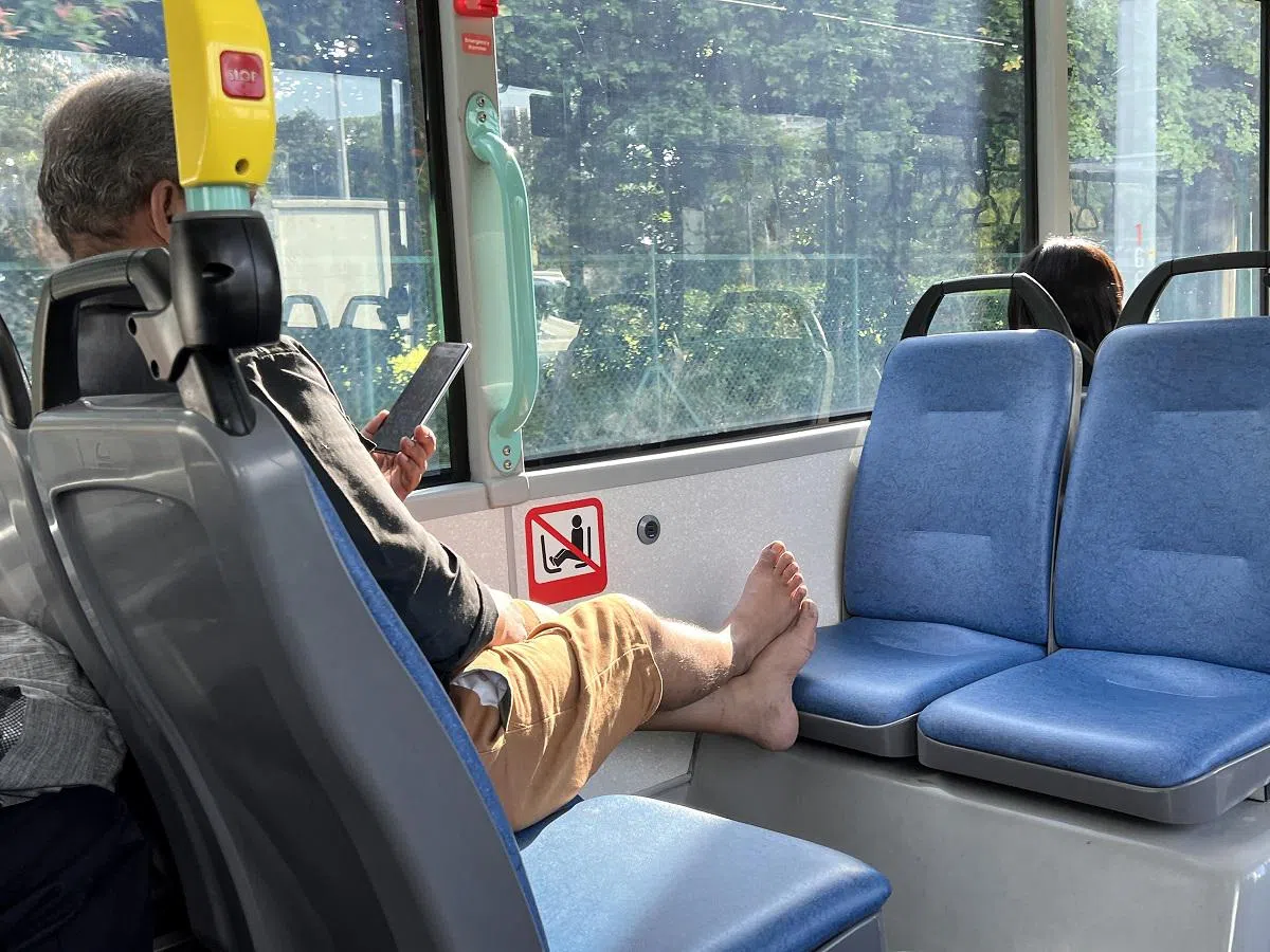 任我行派系的师叔“任我搁”。（海峡时报）