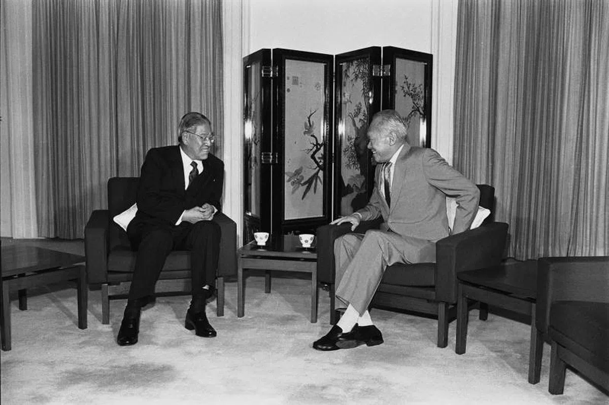  1989年3月，新加坡建国总理李光耀在总统府与时任台湾总统李登辉（左）会晤。（海峡时报） 