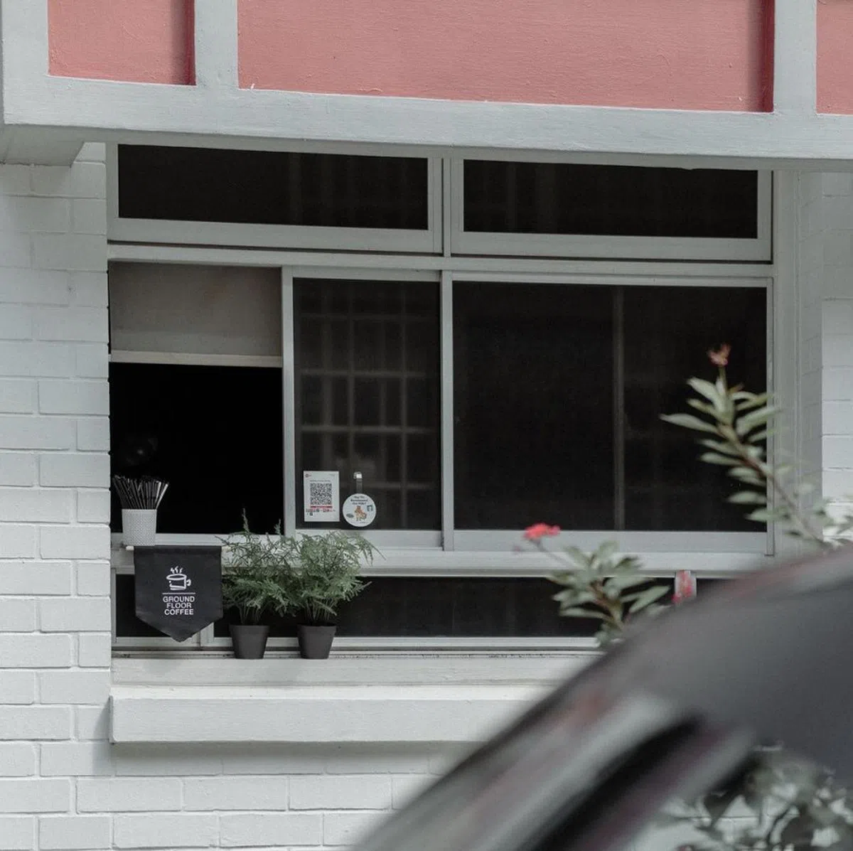 Ground Floor Coffee售卖咖啡的窗户。（ground_floor_coffee Instagram)