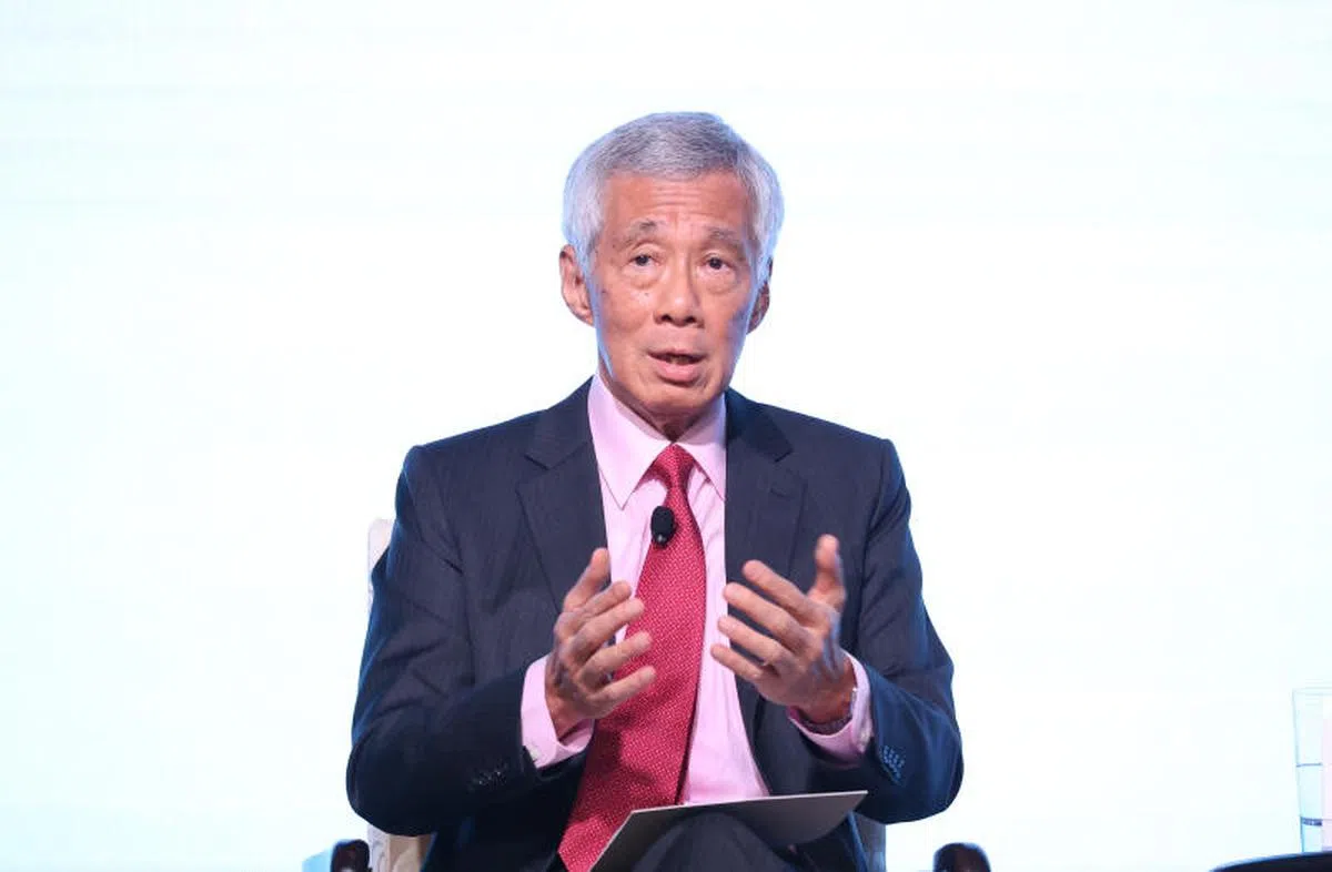 显龙总理10月5日在“亚洲前瞻峰会”闭幕对谈上回答现场提问。（联合早报）