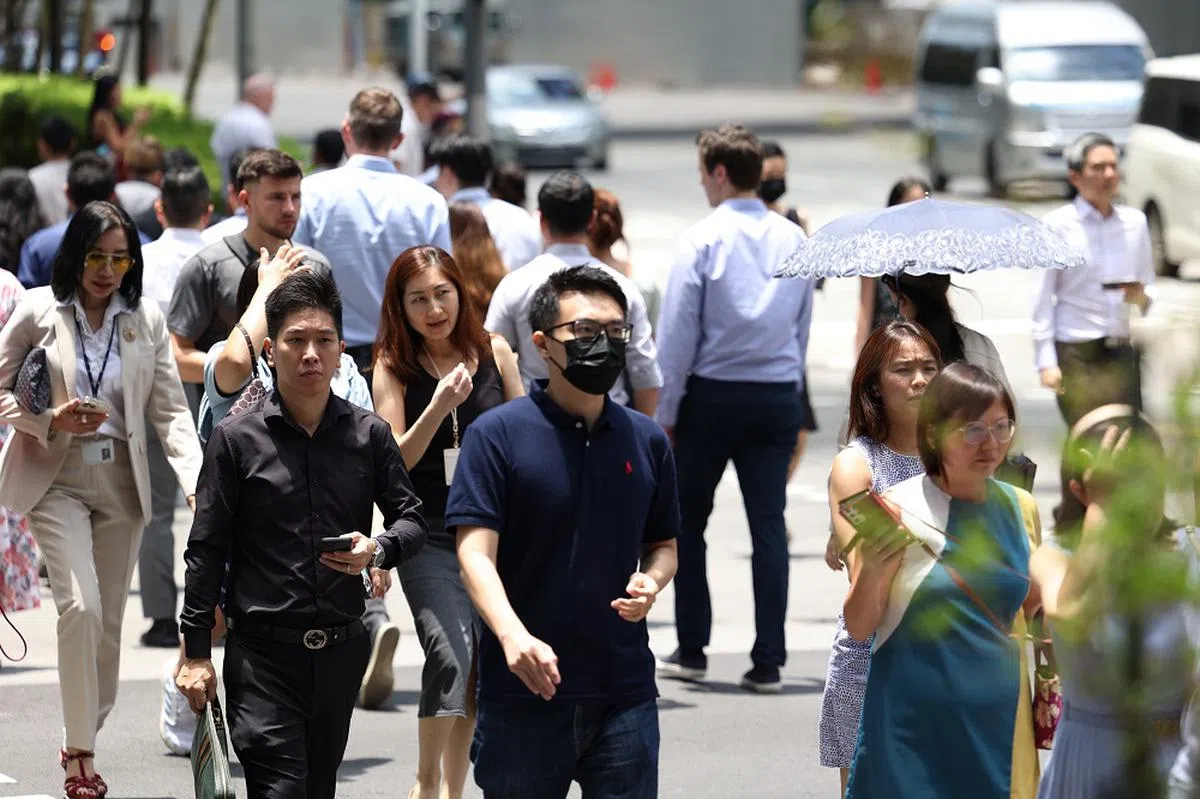 人们汲汲营营上班可不是只为了买iPhone啊！（联合早报）