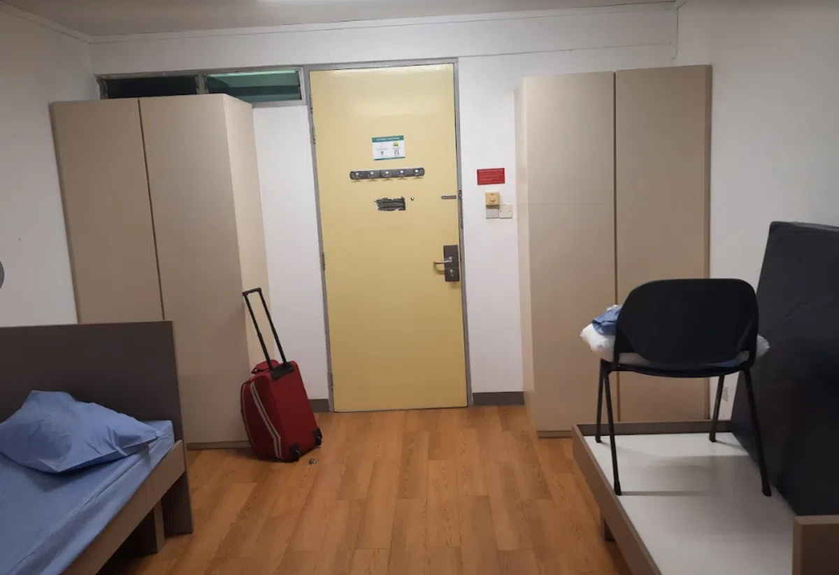 南洋理工大学大学第6宿舍的房间并没配有冷气。（谷歌）