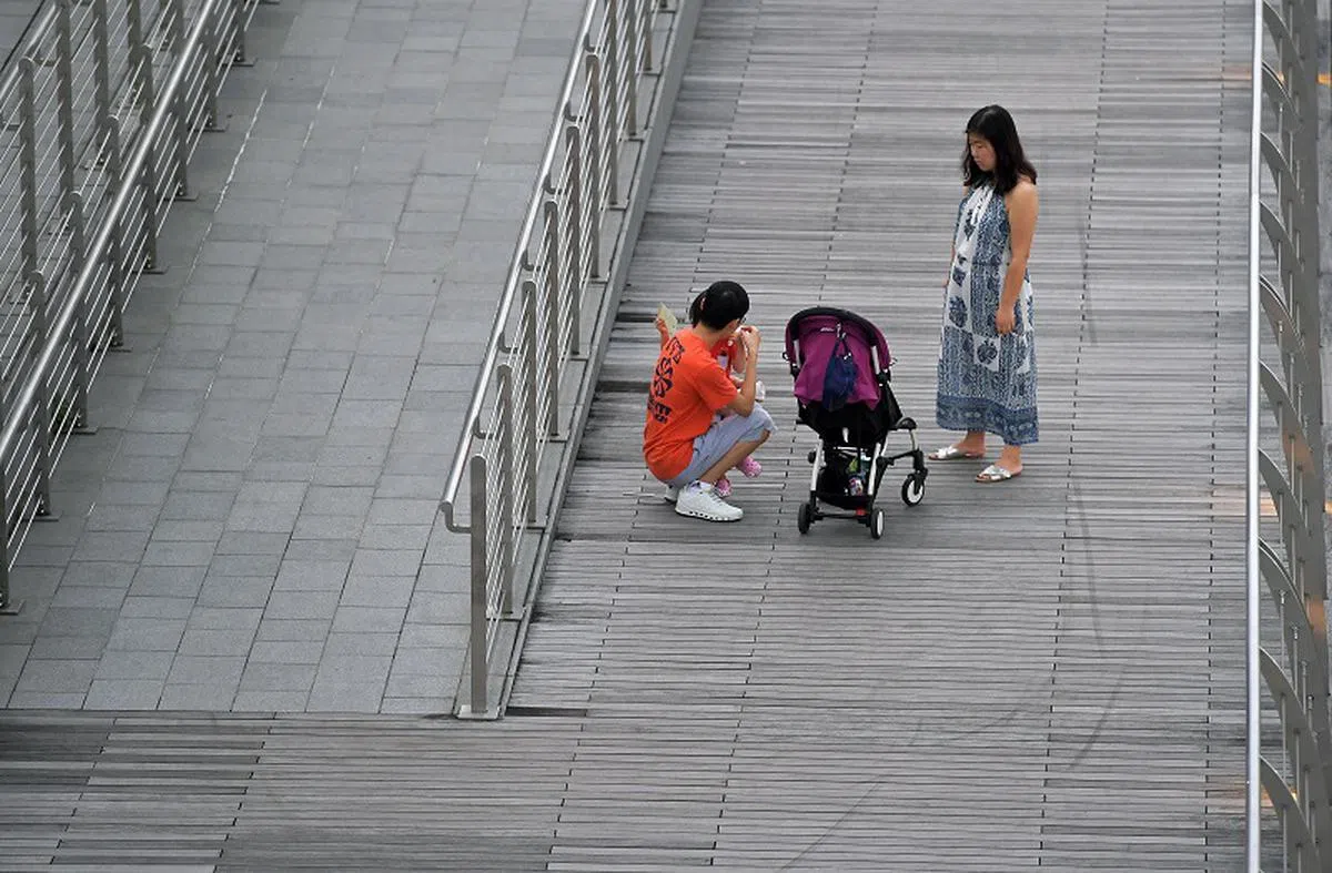 专家表示，随着社会推动性别平等，并关注女性的发展，一些男性对于放弃工作来专注于家庭的安排，已更能够坦然面对。（海峡时报）