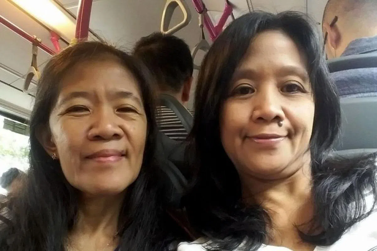  左边为Arceli，右边是死者Arlyn。（ ARLYN NUCOS面簿） 