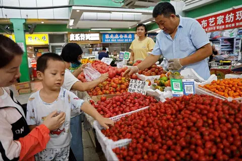 7月份经济数据显示，中国经济已笼罩着通缩阴霾。（路透社）
