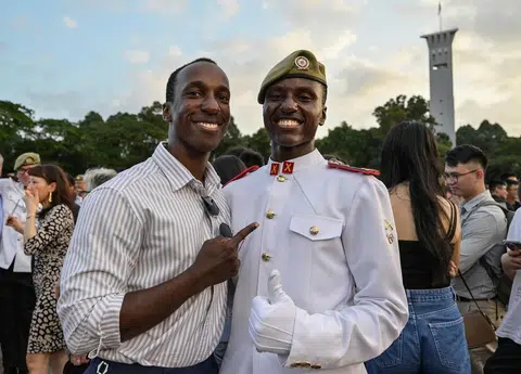 哥哥哈特利·穆兹以及弟弟翰尼尔·穆兹。（国锋报）