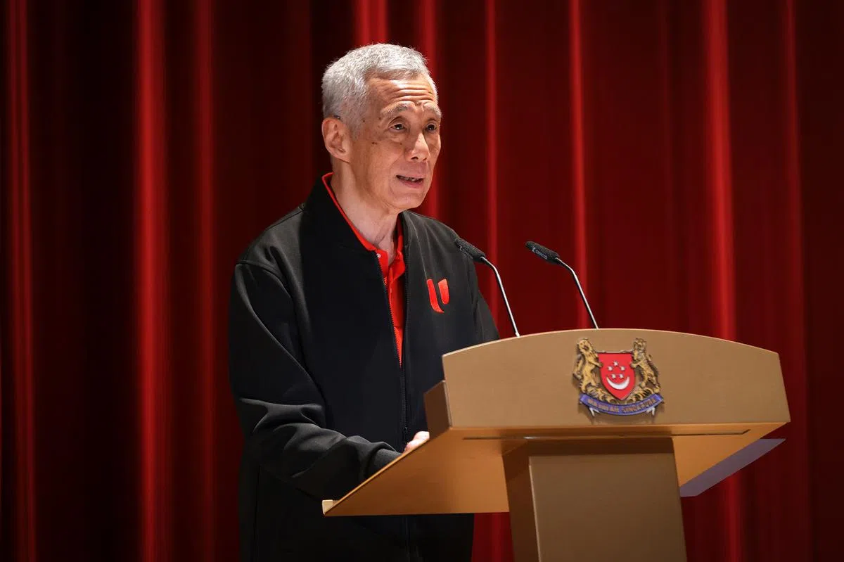 国务资政李显龙在全国职工总会中心礼堂演讲。（新加坡数码发展及新闻部）