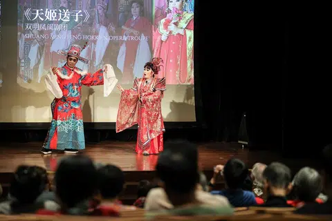 今年4月底于亚洲文明博物馆举办的“有影无？新加坡日常的福建元素”研讨会邀请双明凤闽剧团呈献演出。（联合早报）