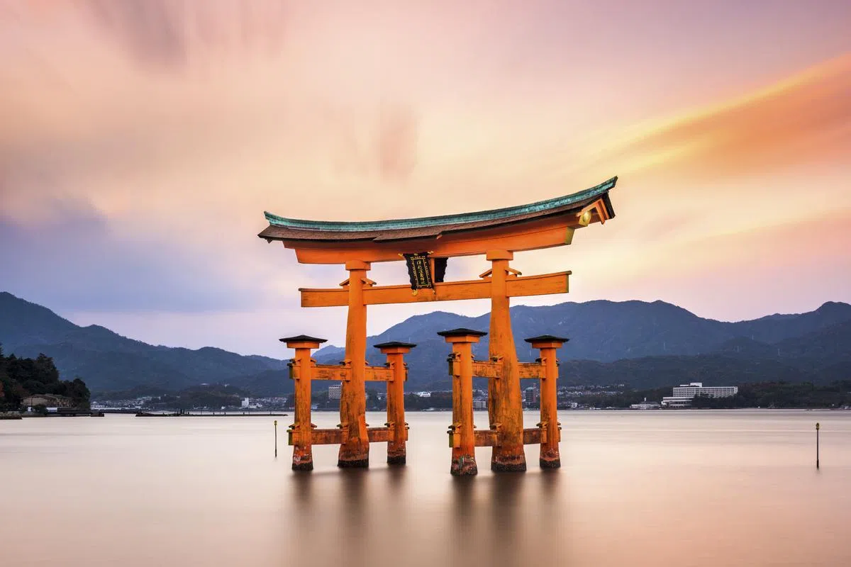  位于日本沿岸地区的严岛神社水中大鸟居。（康泰旅行社） 