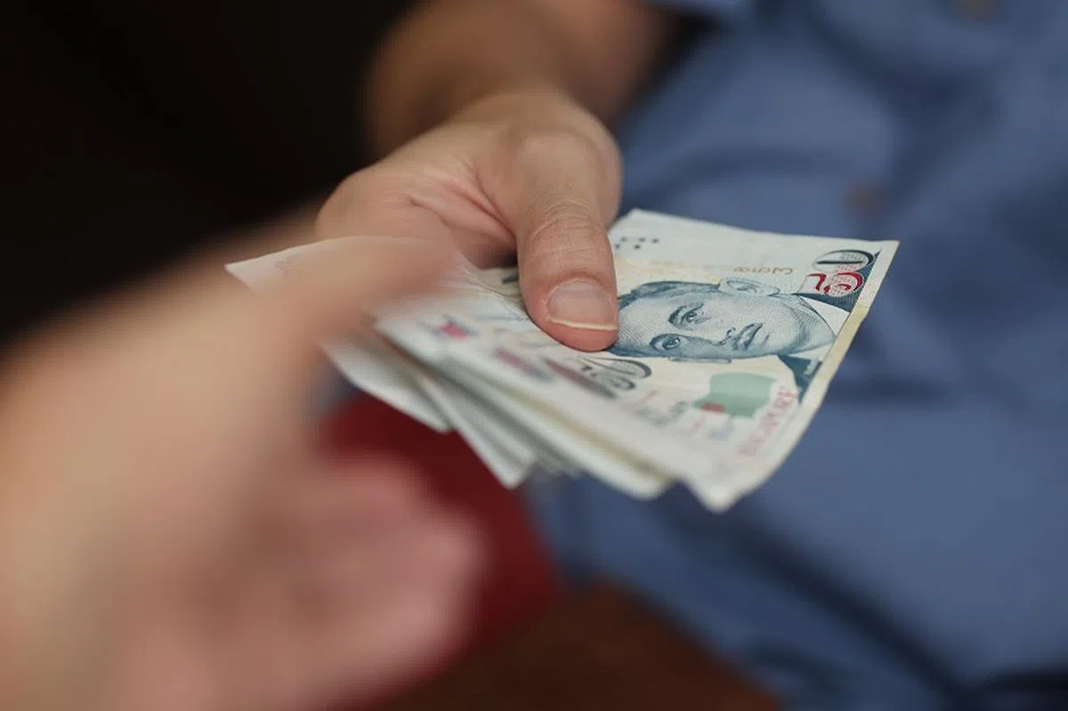 网上的居家医美服务，开价低至138新元至238新元。（联合早报示意图）