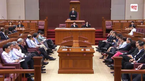 国会昨天为八天的财政预算案辩论画上句点，国会议长陈川仁（中）以议长身份作总结发言。（gov.sg）