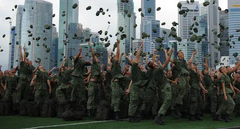 新加坡政策研究所展开调查，探讨公众对于国民服役抱持什么样的态度。（海峡时报档案照片）