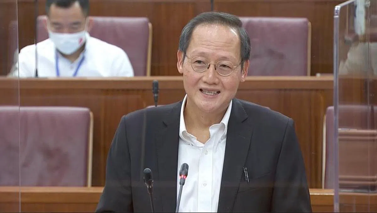  陈诗龙医生透露我国政府在控制客工宿舍疫情期间所采取的措施。（GOV.SG） 