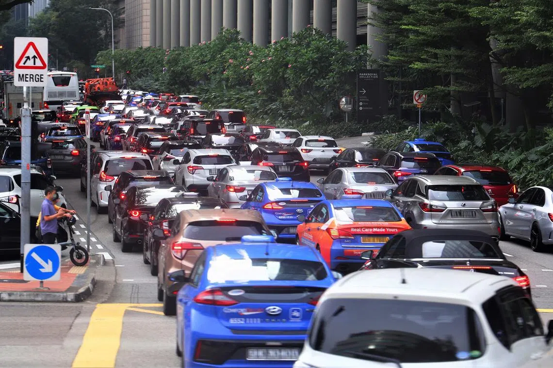 新加坡公路高峰时间的拥堵情况。（海峡时报）