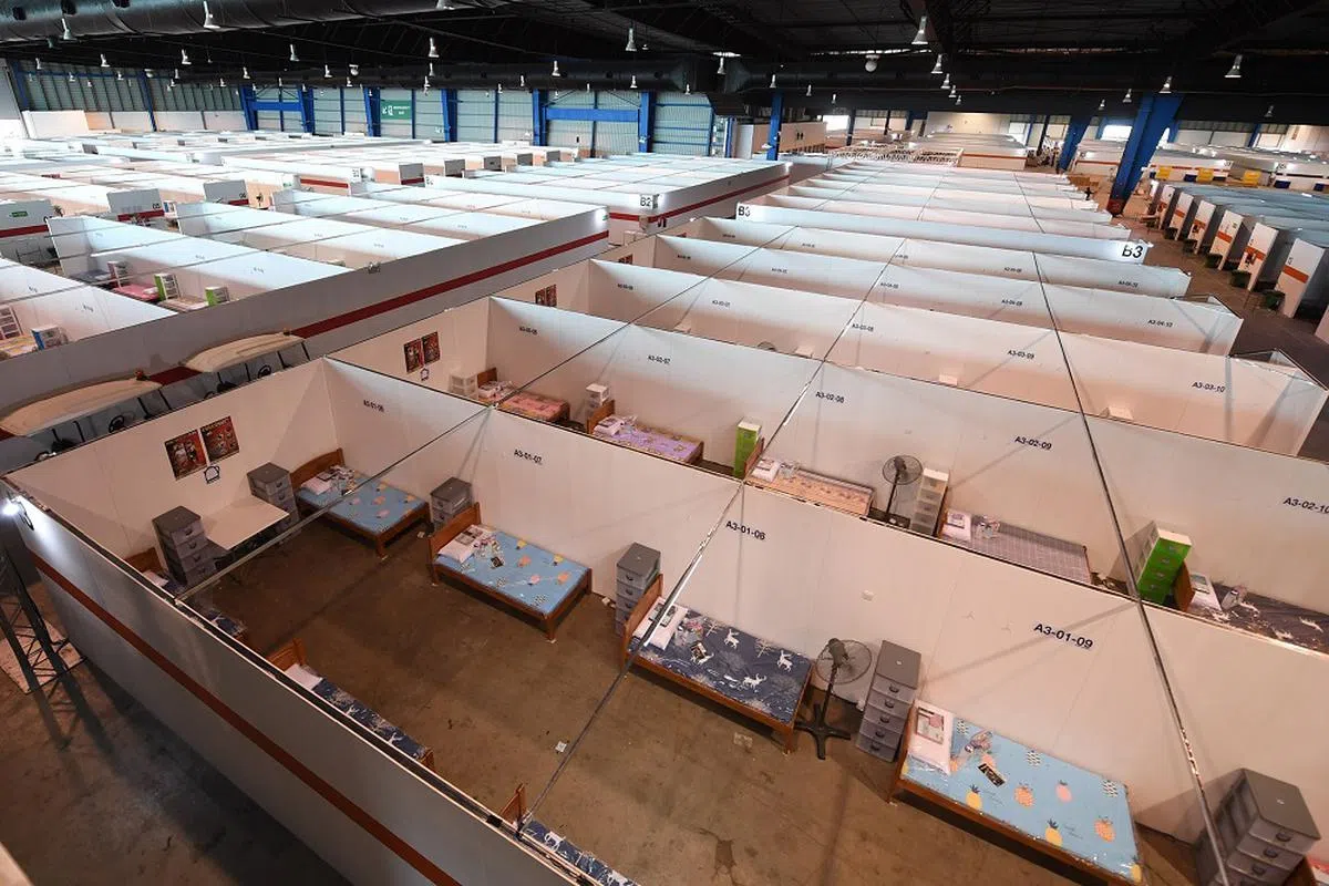 冠病疫情期间，一些设施被改装为社区治疗设施，其中包括新加坡武装部队军营。（国防部提供）