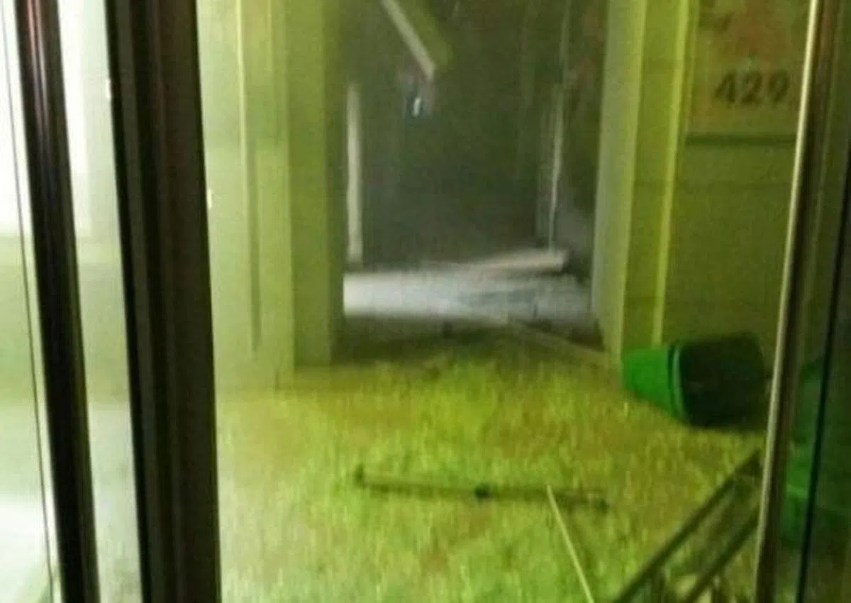  ​发生爆炸后，超市受到损毁。（图片来源：香港东网） 