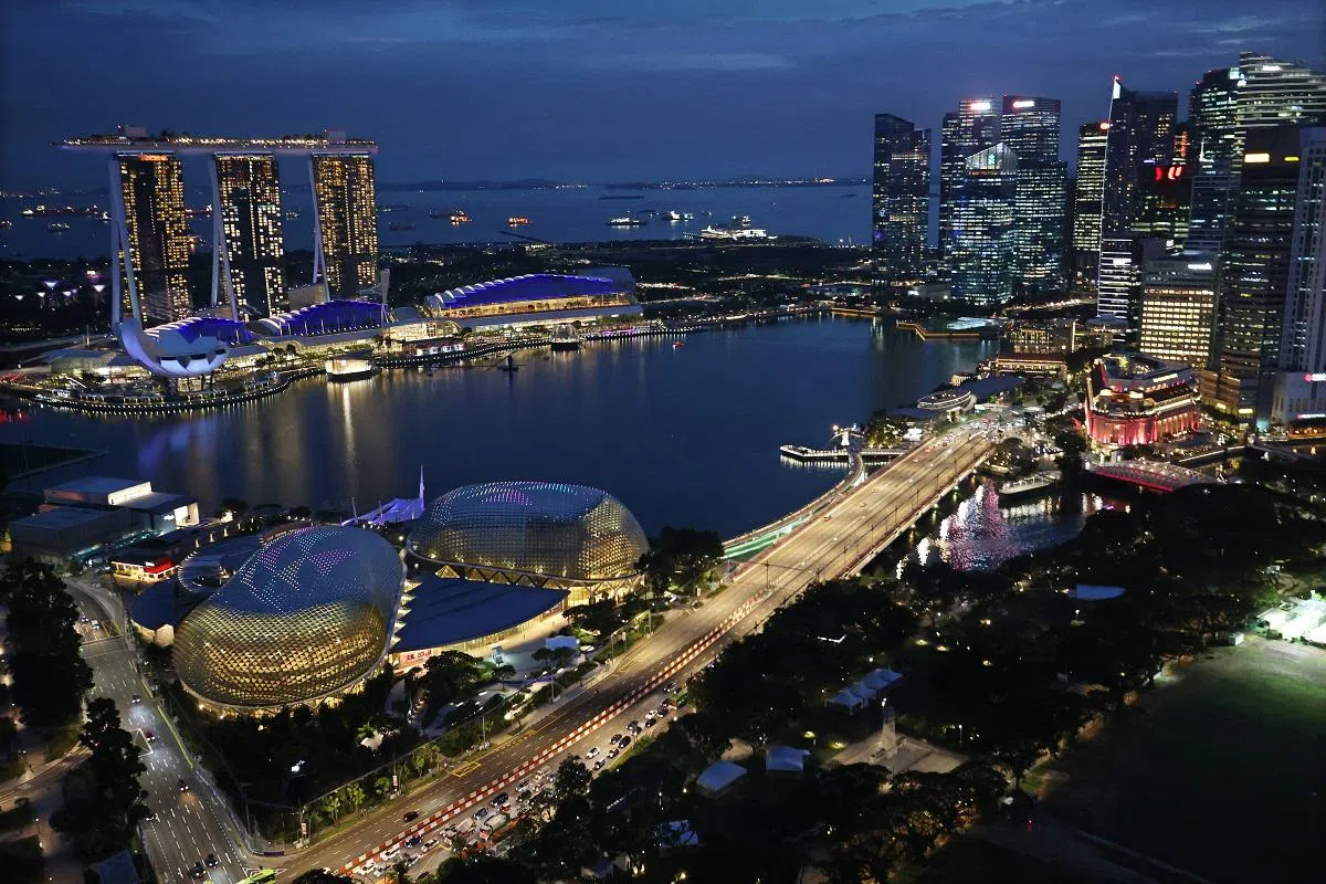 新加坡滨海湾的夜景。（联合早报）