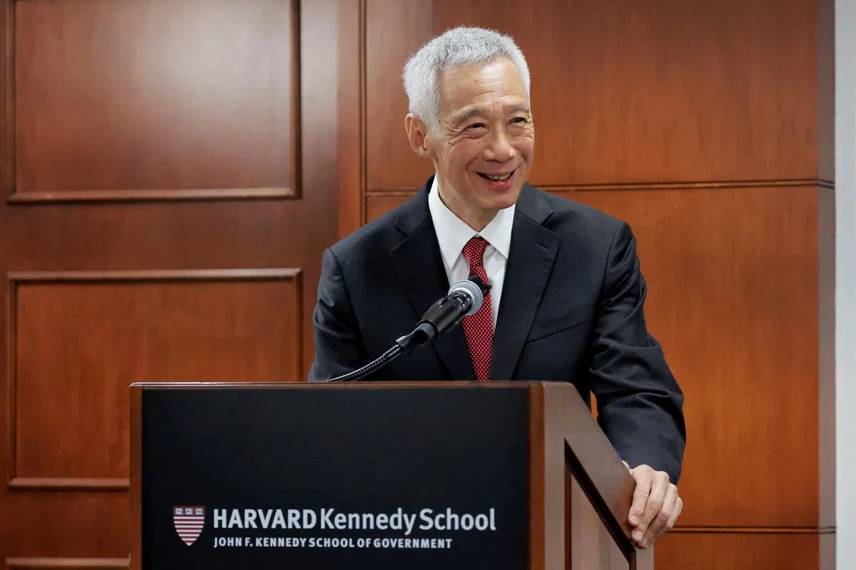 新加坡国务资政李显龙11月12日在美国哈佛大学肯尼迪学院戈德金讲座发表演讲。（数码发展及新闻部提供）