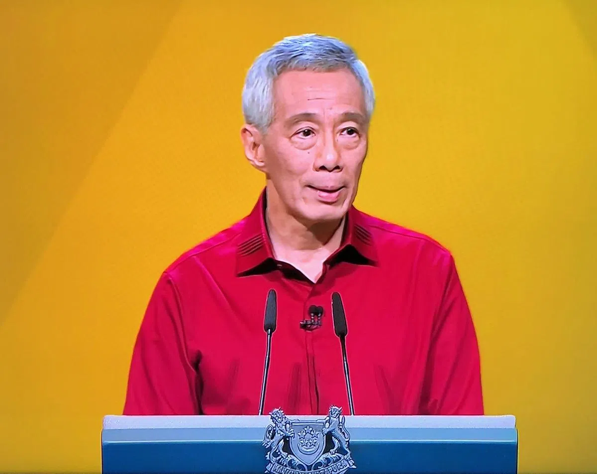  李显龙总理在国庆群众大会用华语发言时，以中美贸易战这个课题为背景，针对新加坡华人身份200多年来的形塑做了大篇幅说明。（翻拍自视频） 