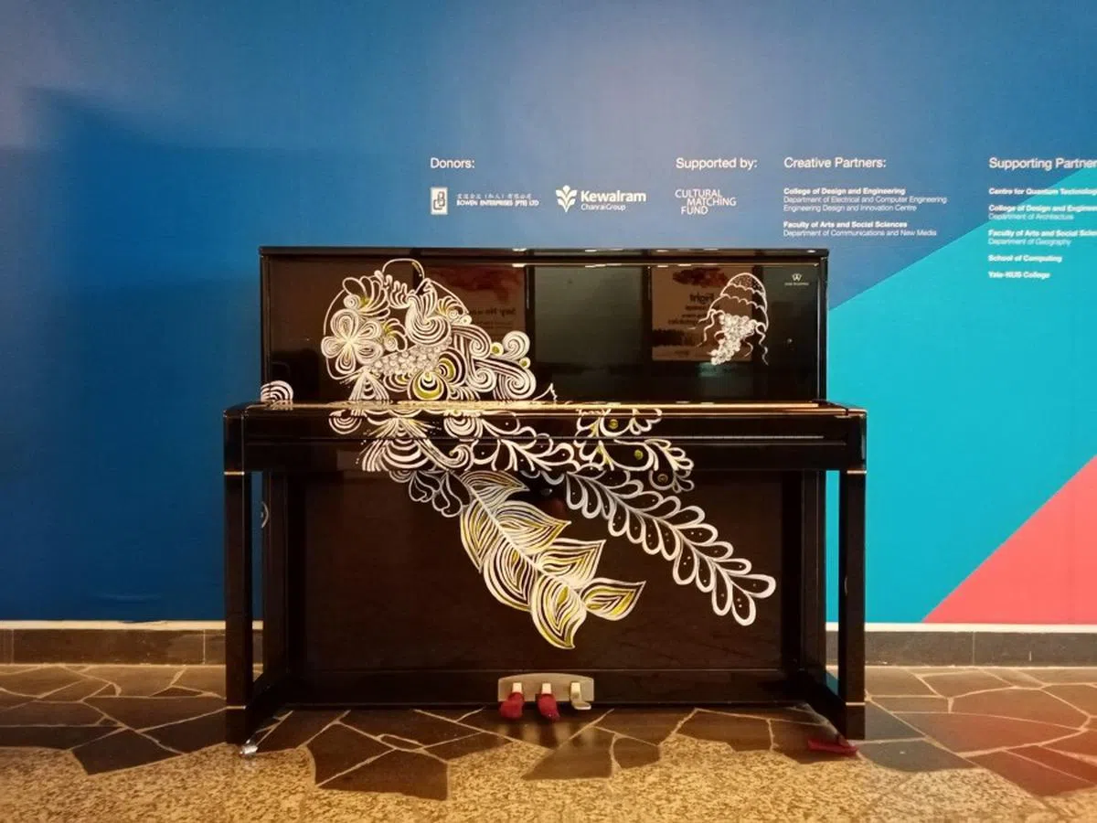 Play It Forward在国立大学大学城（University Town）设置的钢琴。（Play It Forward Singapore 脸书）