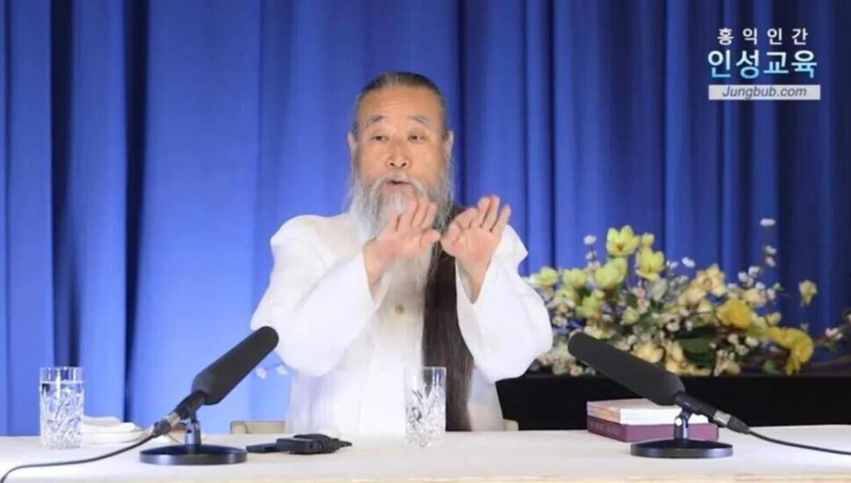 被指在迁址一事上给尹锡悦出谋划策的“天公大师”在韩国是备受争议的人物。（互联网）