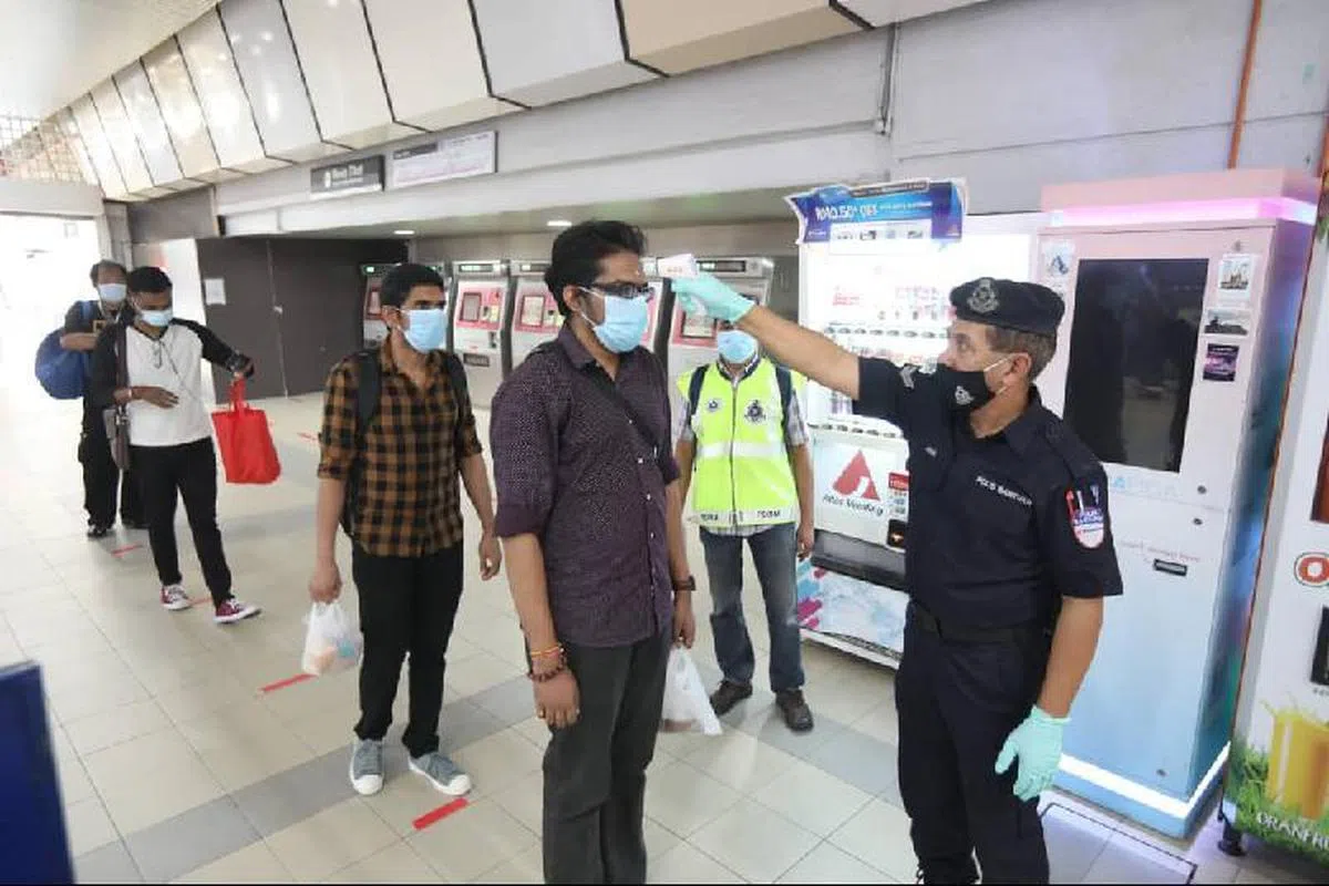  部分州属担忧太过仓促解封可能导致下一波疫情高峰。（星洲日报） 