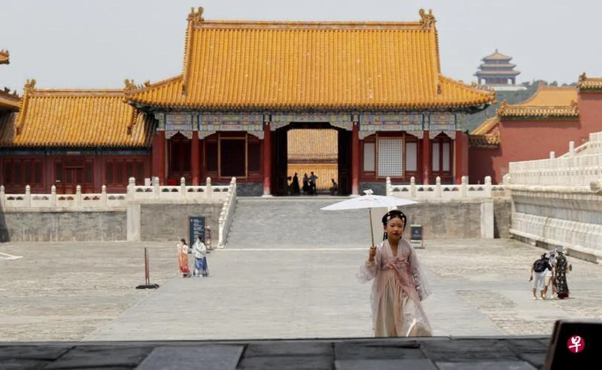  再比如北京故宫内的建筑，主要强调的是中心轴、四面都要对称、符合风水设计，不那么重视黄金比例。（联合早报） 