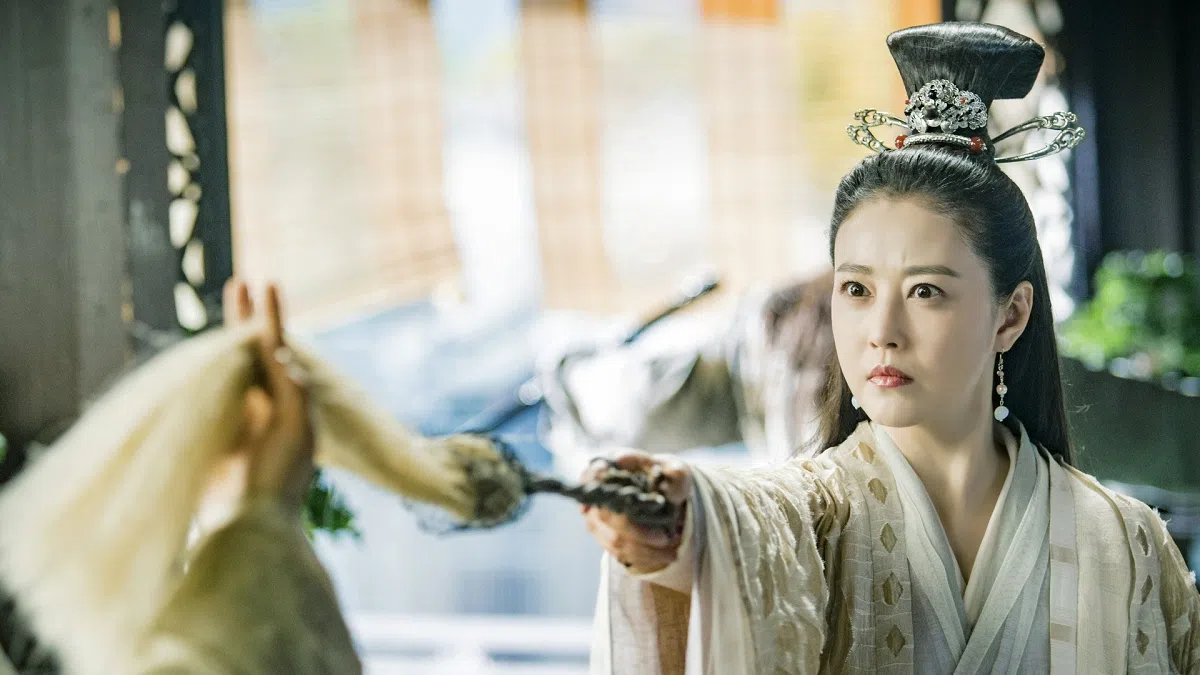 《倚天屠龙记》峨眉派的灭绝师太出场时经常手持拂尘。（互联网）