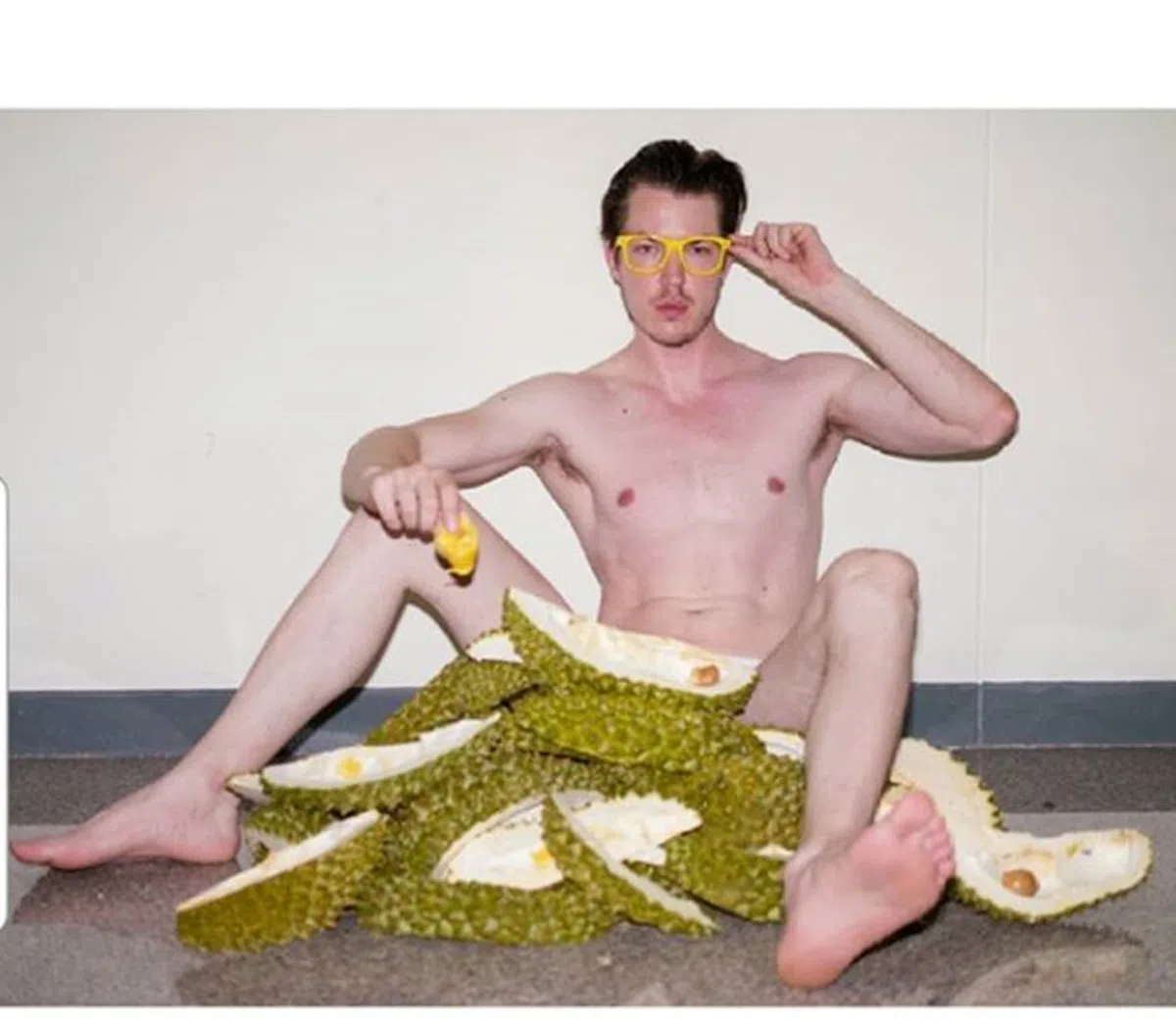  这个嘛，丝毫感受不到性感帅哥的魅力，甚至还引起不适..... ​​​​​ 