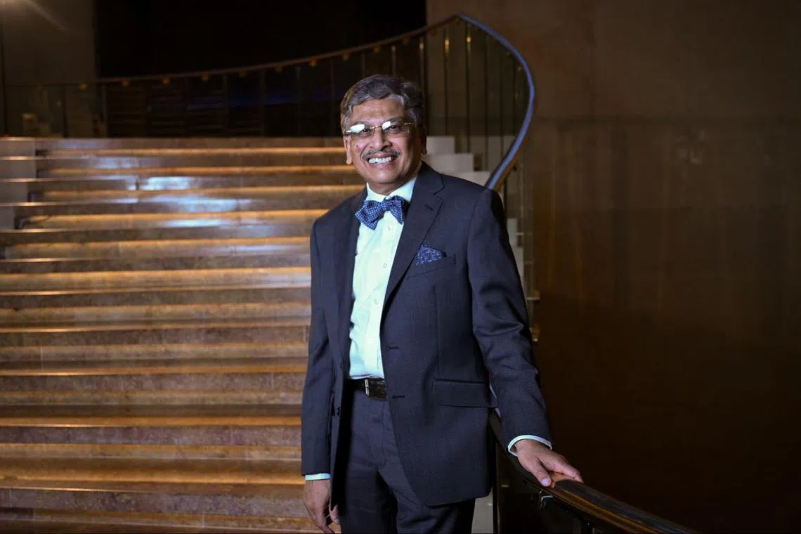 比斯瓦思教授所接生的孩子都一个个踏入社会。（海峡时报）