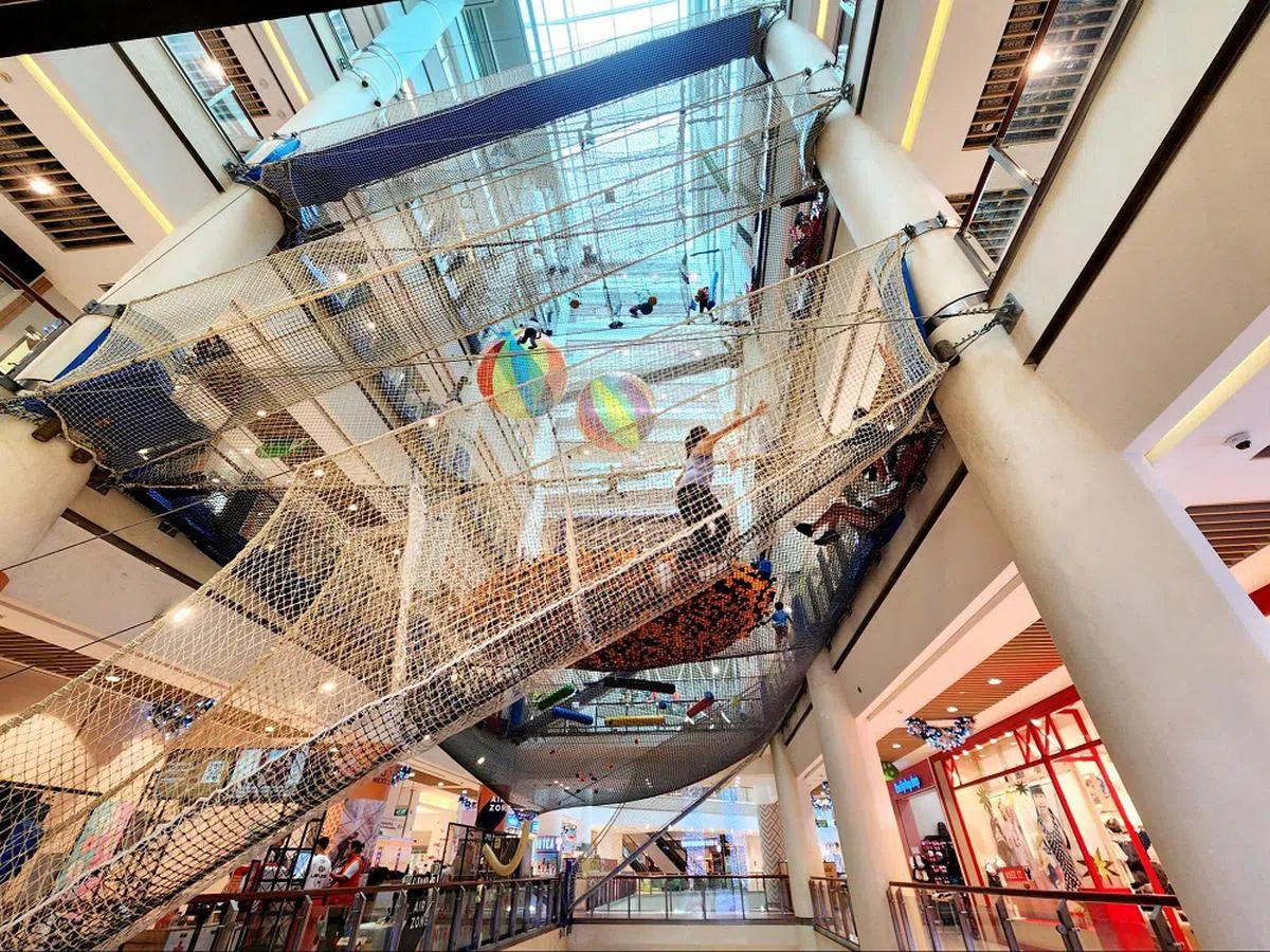 花拉公园地铁站附近的城市广场。（联合早报）