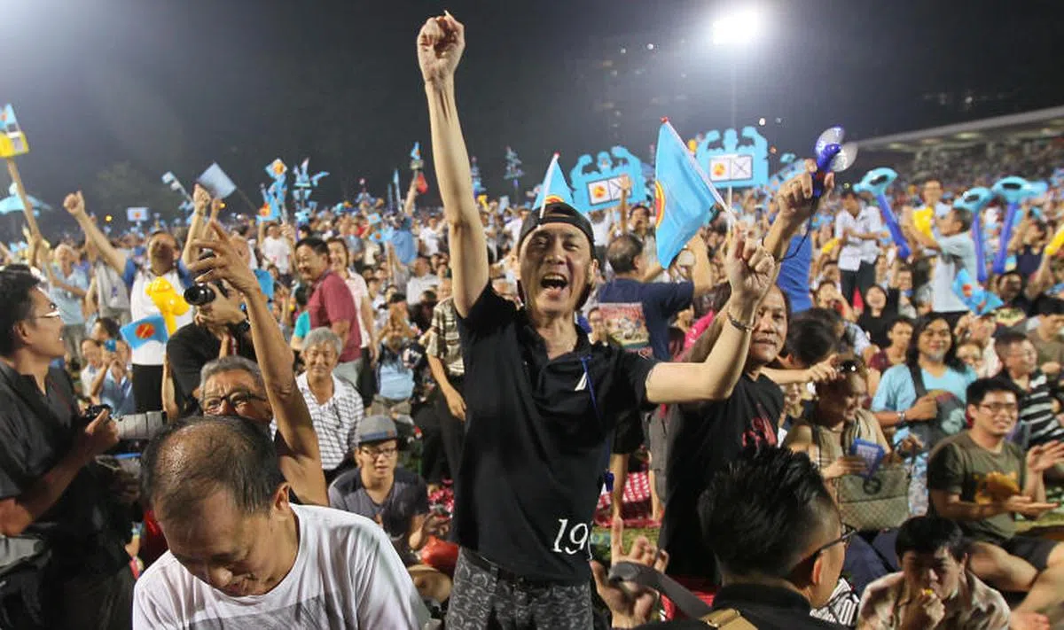  2015年大选，出席群众大会的工人党支持者。（新明日报） 