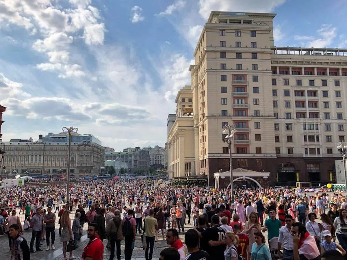  莫斯科红场上一片人山人海。（卢丽珊摄） 