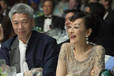 李光耀的二媳妇林学芬（右）和老公李显扬。（商业时报）