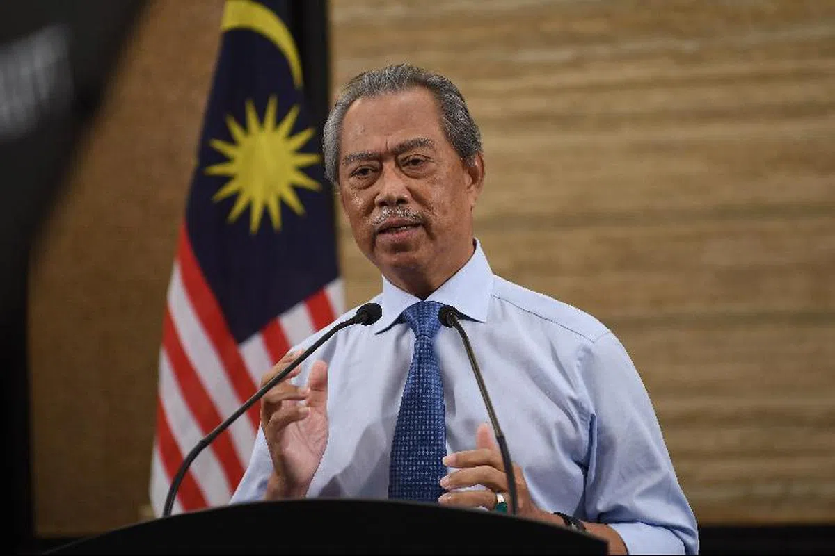  慕尤丁在抗疫时期不间断的电视直播，都让慕尤丁在人民心中加深了自己是马国首相的印象，为慕尤丁加分不少。（星洲日报） 