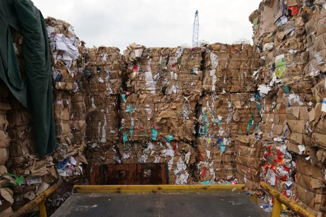 废纸围城（香港01）