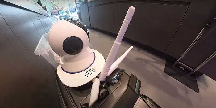 云台摄像头。（视频截图）