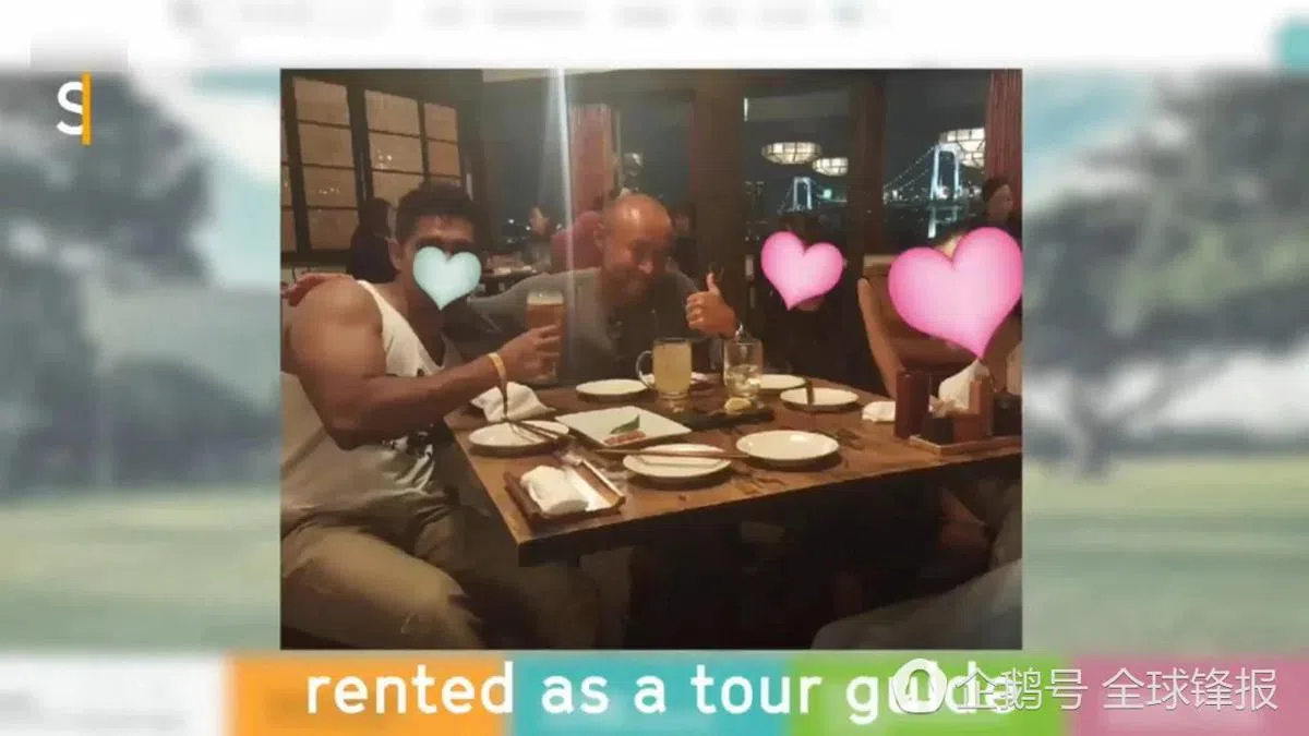  外国人租日本大叔来充当他们的导游。（视频截图） 