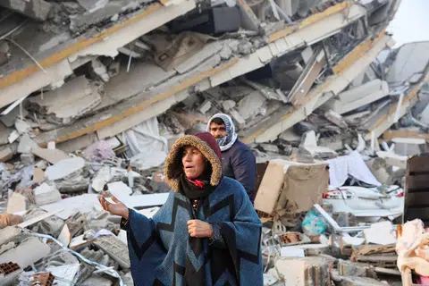 土耳其及叙利亚边界发生的地震至今已造成逾4300人死亡。（路透社）