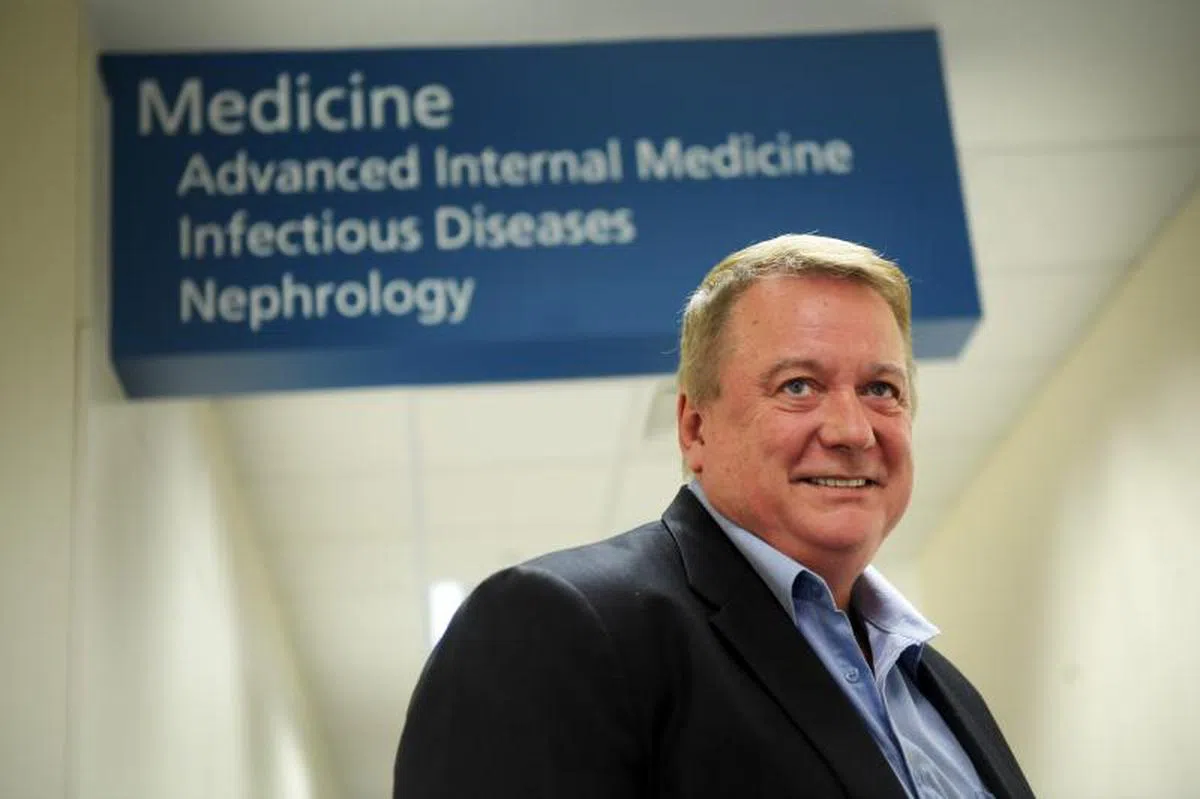  国大医院传染病科高级顾问医生戴尔·弗斯尔。（海峡时报） 