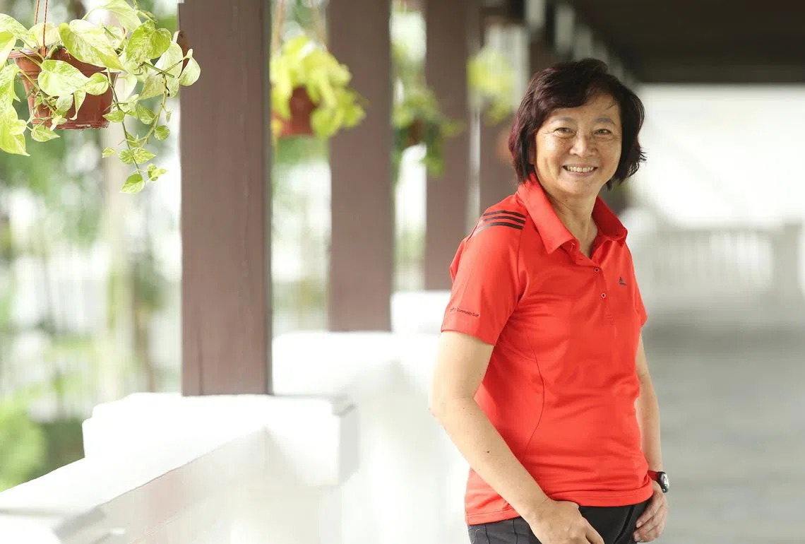 义顺集选区议员李美花昨天在国会上就能否降低领取公积金入息的年龄，与人力部长杨莉明展开讨论。（曾庆祥制图）