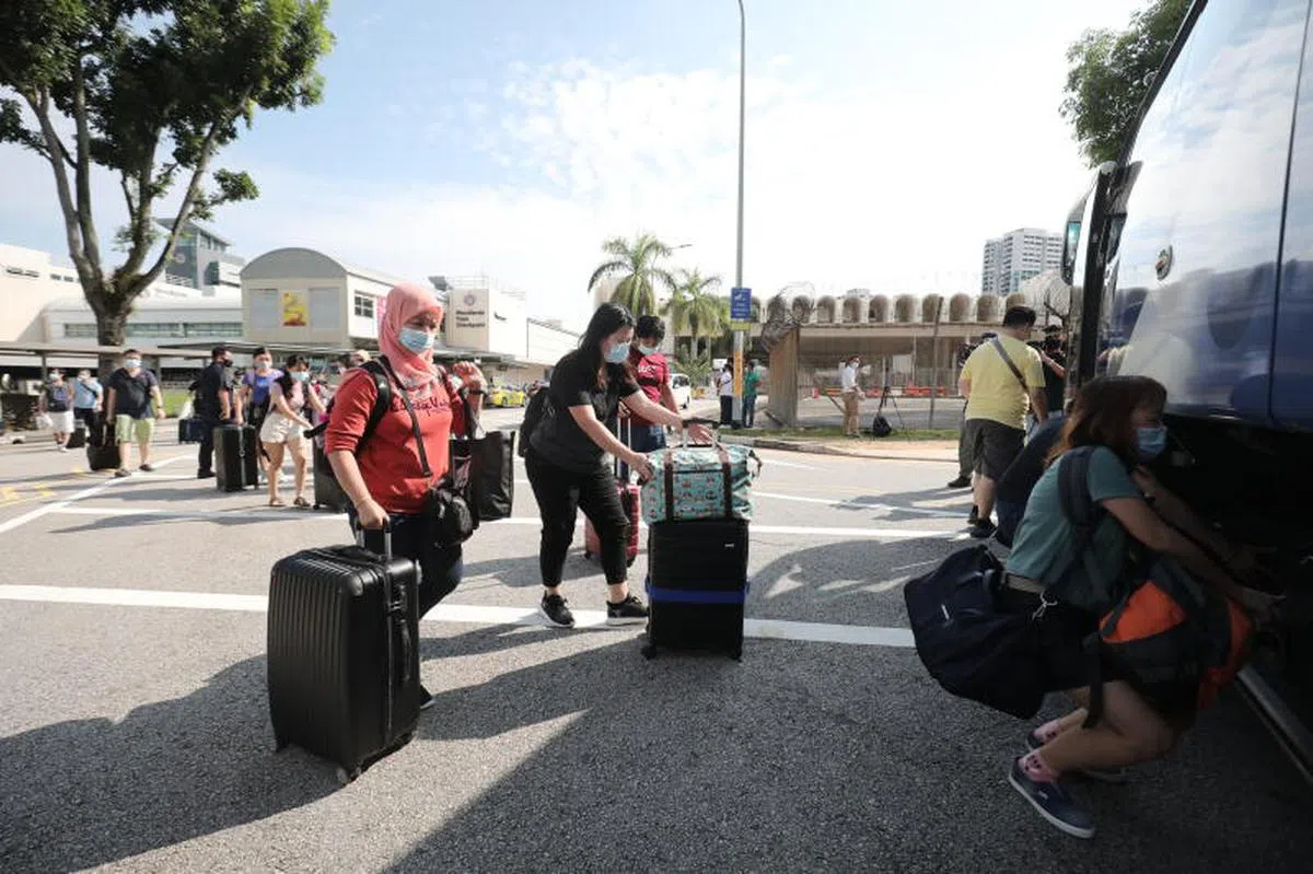 2020年8月17日，新马两国启动周期性通勤安排及互惠绿色通道，不少越堤族从新山关卡通关入境我国。（联合早报）
