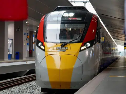 马来亚铁道公司的双轨电动列车服务南马线在8月23日举行推介仪式。