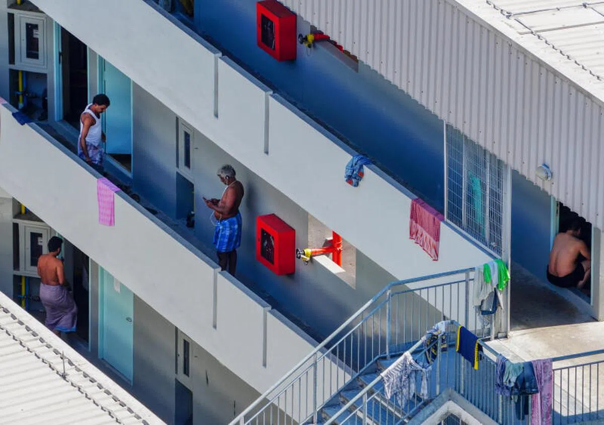  人力部昨天宣布，将进一步改善现有客工宿舍的住宿条件。（联合早报） 