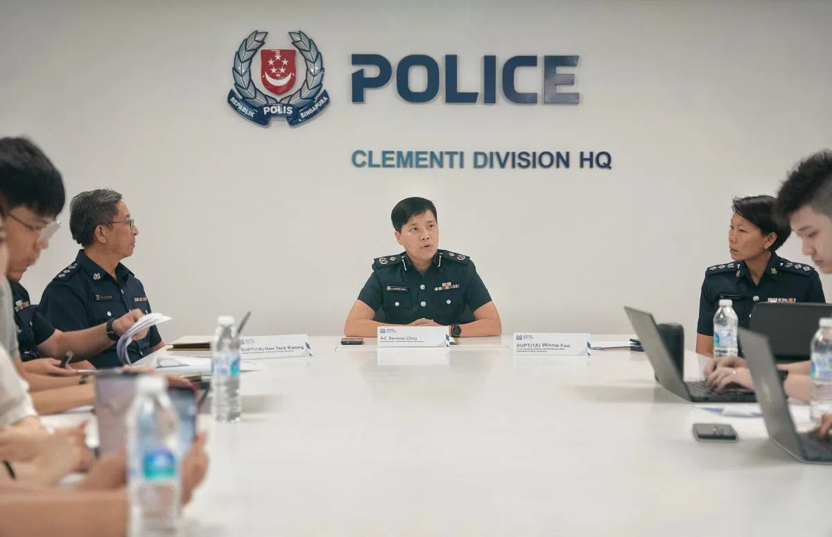 金文泰警署署长周利玲助理警察总监提醒公众在年底假期保持警惕。（联合早报）